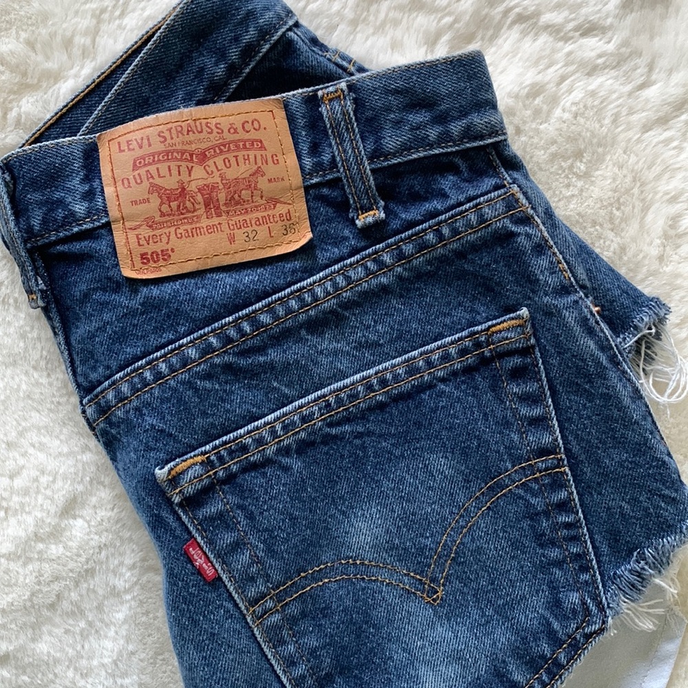 505 Levi’s distressed denim shorts size 32